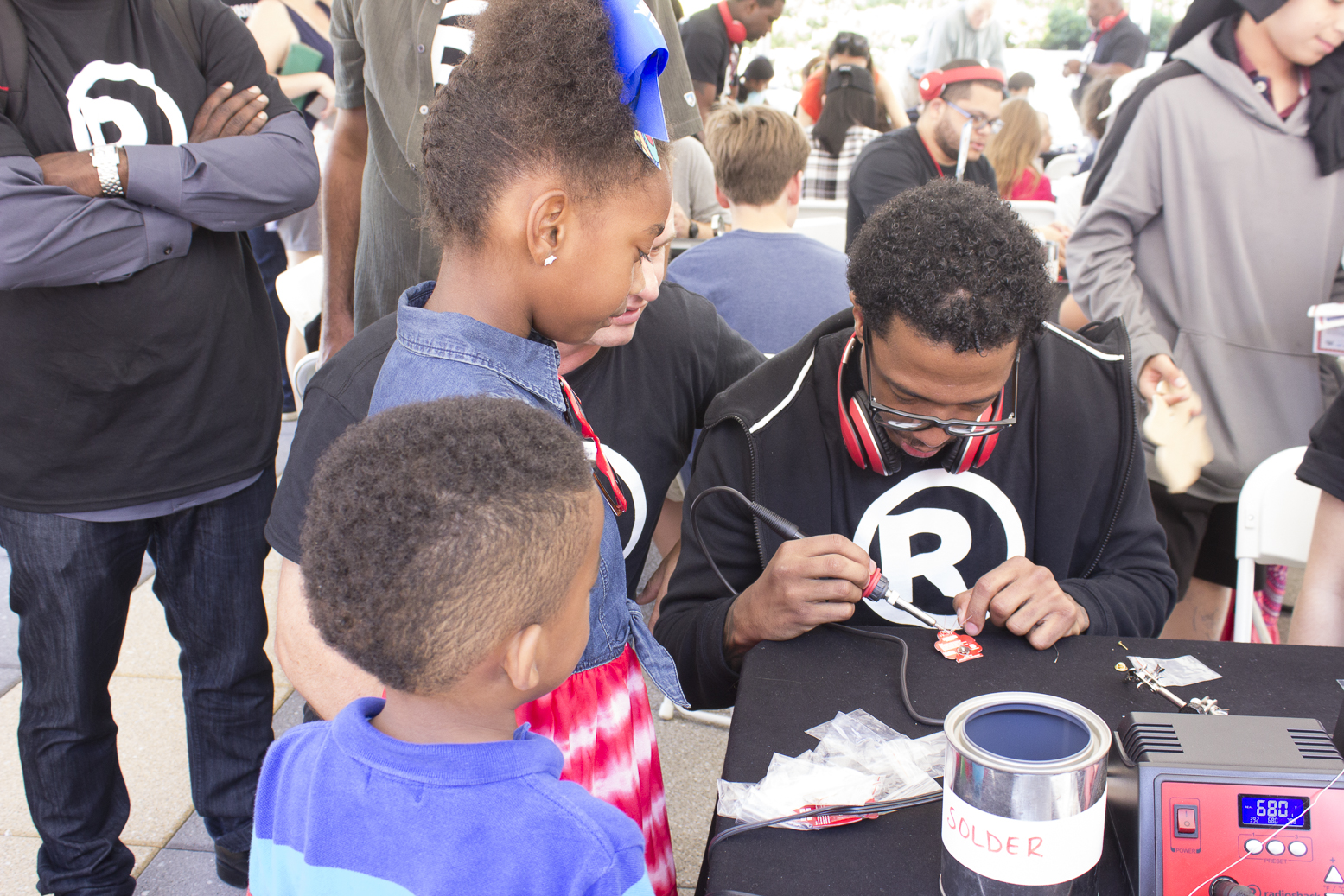 Nick Cannon Shares Fun and Wisdom With Young Makers at National Makers Faire